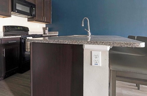 Fort Myers Apartment | Landing | Amazing 1BD, Yoga Studio, Courtyard