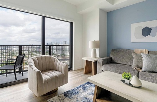 Overtown Apartment | Landing | Amazing 2BD, Pool