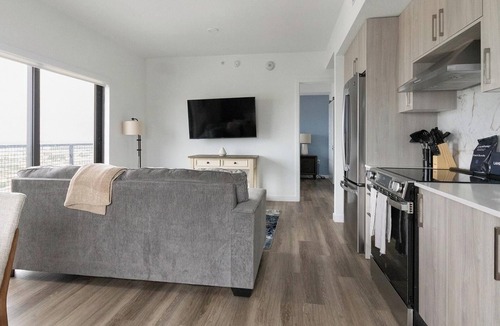 Overtown Apartment | Landing | Amazing 2BD, Pool