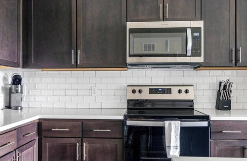 Palmetto Apartment | Landing | Amazing 2BD, Yoga Studio, Pool