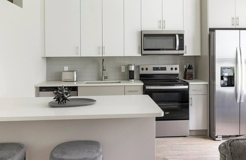 Wimauma Apartment | Landing | Amazing Studio, Gym, Pool