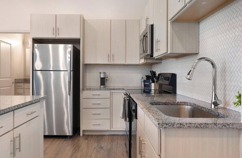 Tarpon Springs Apartment | Landing | Amazing 2BD, Clubhouse
