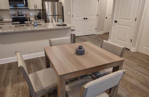 Newberry Apartment | Landing Apartments - Vanguard