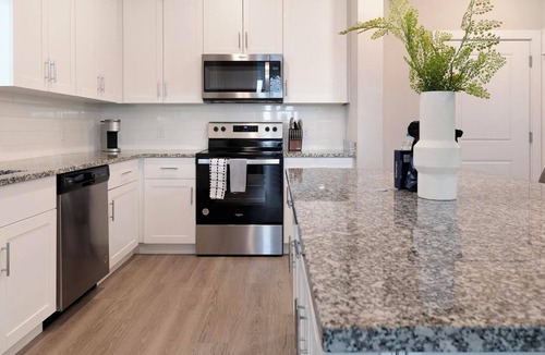 Southeast Orlando Apartment | Landing | Beautiful 1BD, Clubhouse, Pool