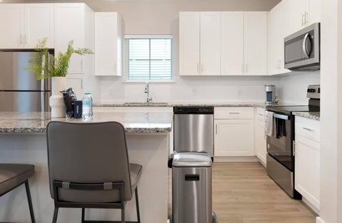 Southeast Orlando Apartment | Landing | Beautiful 1BD, Clubhouse, Pool