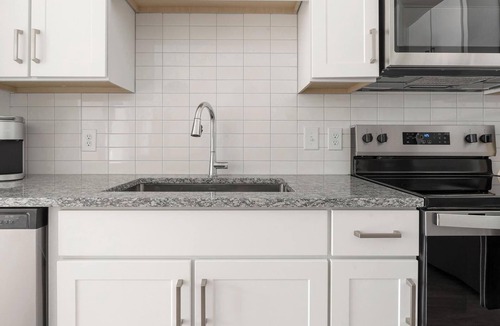Laurel Apartment | Landing | Beautiful 1BD, Gym, Clubhouse