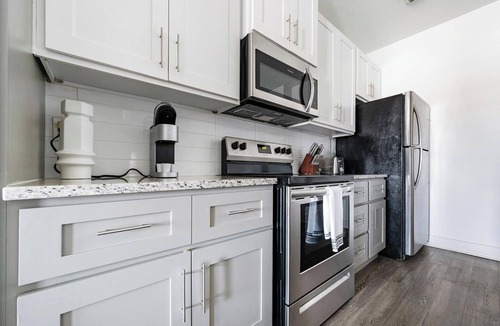 Venice Apartment | Landing | Beautiful 1BD, Pool, Clubhouse