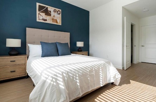 Biggar Apartment | Landing Beautiful 1BD Pool Gym