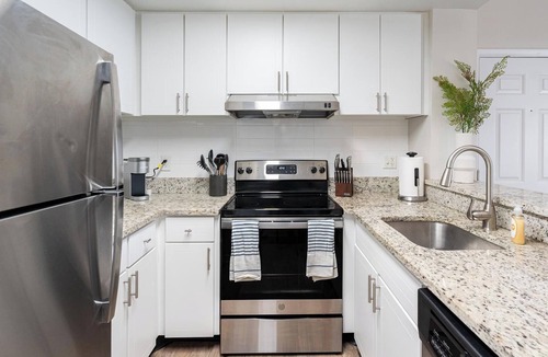 Interchange Square Apartment | Landing | Beautiful 1BD, Gym, Tennis Court