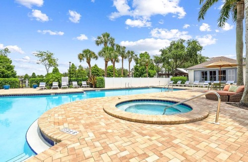 Fruitville Apartment | Landing | Beautiful 2BD, Clubhouse, Gym