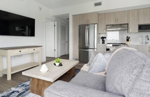 Overtown Apartment | Landing | Beautiful 2BD, Pool
