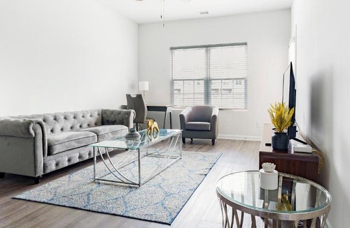 Bloomingdale Apartment | Landing Beautiful 2BD Pool Gym