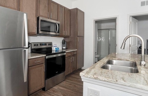 San Marco Apartment | Landing | Beautiful 1BD, Yoga Studio, Gym