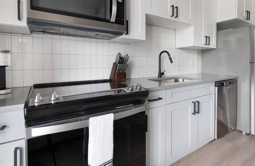 Springfield Apartment | Landing | Beautiful Studio, Game Room, Gym