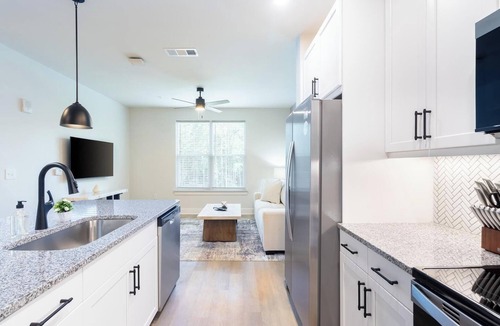 Freeport Apartment | Landing | Chic 1BD, Clubhouse, Yoga Studio