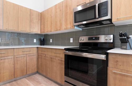 Florida Center Apartment | Landing | Chic 1BD, Clubhouse, Yoga Studio