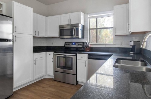 Southside Apartment | Landing | Chic 1BD, Gym, Clubhouse