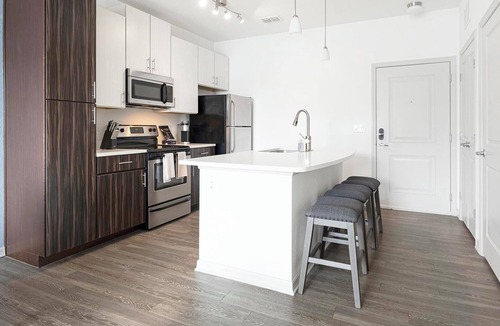 Fairvilla Apartment | Landing | Chic 1BD, Gym, Clubhouse