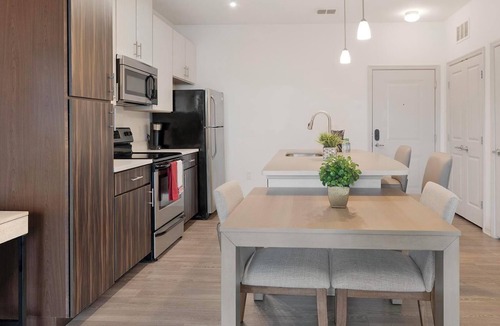 Fairvilla Apartment | Landing | Chic 1BD, Gym, Clubhouse