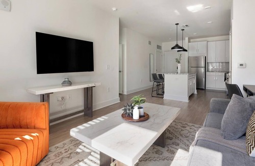 Laurel Apartment | Landing | Chic 1BD, Gym, Clubhouse