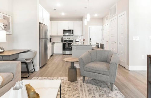 Southeast Orlando Apartment | Landing | Chic 1BD, Gym, Pool