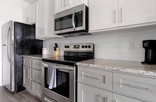 Venice Apartment | Landing | Chic 1BD, Pool, Clubhouse