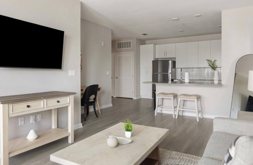 Sun City Center Apartment | Landing | Chic 2BD, Gym