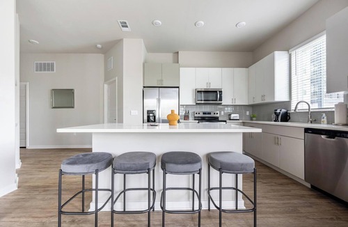 Wimauma Apartment | Landing | Chic 2BD, Gym, Clubhouse
