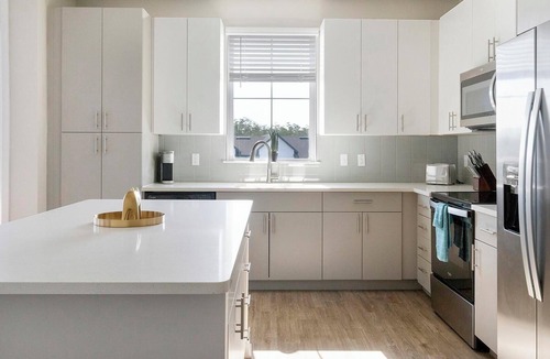 Wimauma Apartment | Landing | Chic 2BD, Gym, Clubhouse