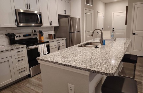 Newberry Apartment | Landing | Chic 2BD, Gym, Pool