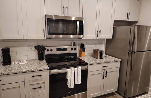 Newberry Apartment | Landing | Chic 2BD, Gym, Pool