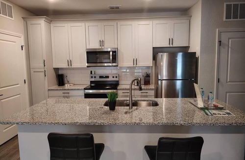 Newberry Apartment | Landing | Chic 2BD, Gym, Pool