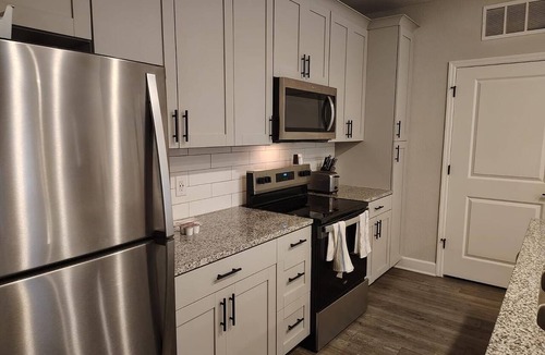 Newberry Apartment | Landing | Chic 2BD, Gym, Pool