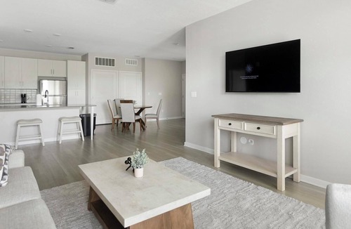 Sun City Center Apartment | Landing | Chic 3BD, Gym