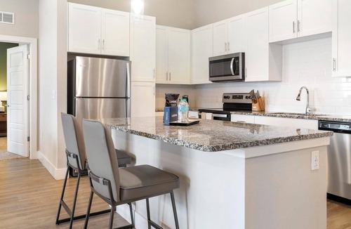 Southeast Orlando Apartment | Landing | Chic 3BD, Gym, Pool