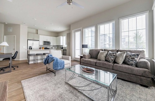 Wimauma Apartment | Landing | Chic Studio, Pool, Gym