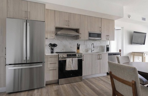 Overtown Apartment | Landing | Incredible 2BD, Pool
