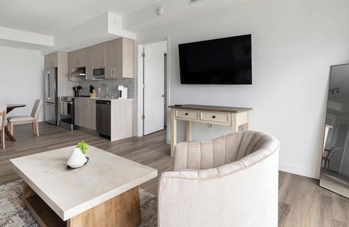 Overtown Apartment | Landing | Incredible 2BD, Pool