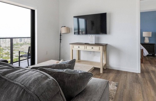 Overtown Apartment | Landing | Incredible 2BD, Pool