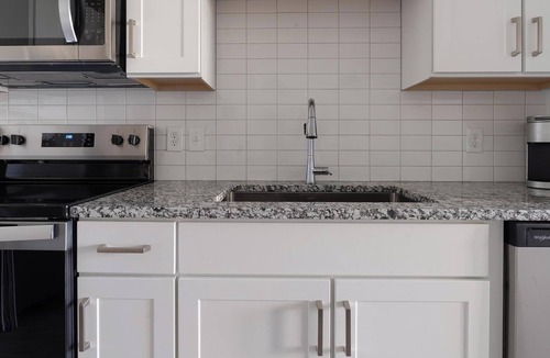 Laurel Apartment | Landing | Modern 1BD, Clubhouse, Gym