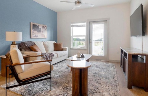 Candler Apartment | Landing Modern 1BD Gym Pool