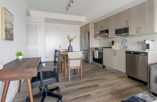 Overtown Apartment | Landing | Modern 1BD, Pool