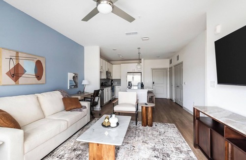 Candler Apartment | Landing | Modern 1BD, Pool, Gym