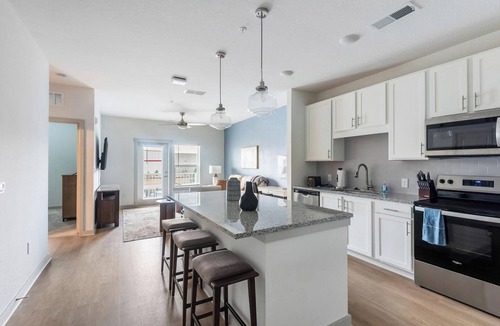 Candler Apartment | Landing | Modern 1BD, Pool, Gym