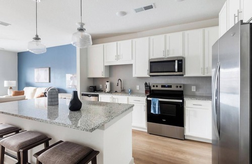 Candler Apartment | Landing | Modern 1BD, Pool, Gym