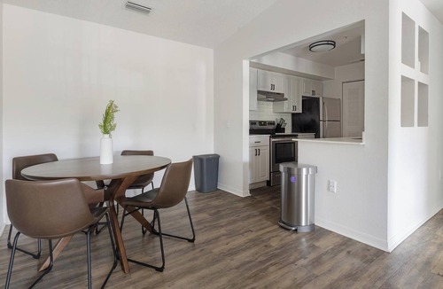Fruitville Apartment | Landing | Modern 2BD, Clubhouse, Gym