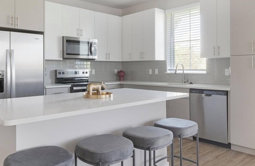 Wimauma Apartment | Landing | Modern 2BD, Clubhouse, Gym