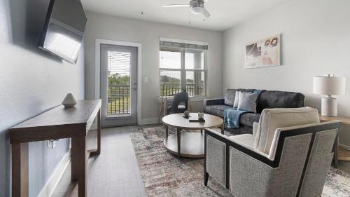 St. Johns Apartment | Landing Modern 2BD Gym