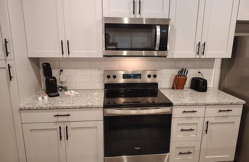Newberry Apartment | Landing | Modern 2BD, Pool, Gym