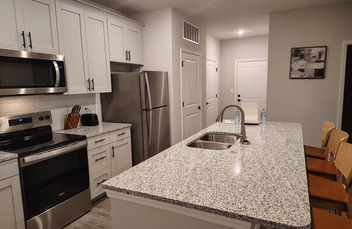 Newberry Apartment | Landing | Modern 2BD, Pool, Gym